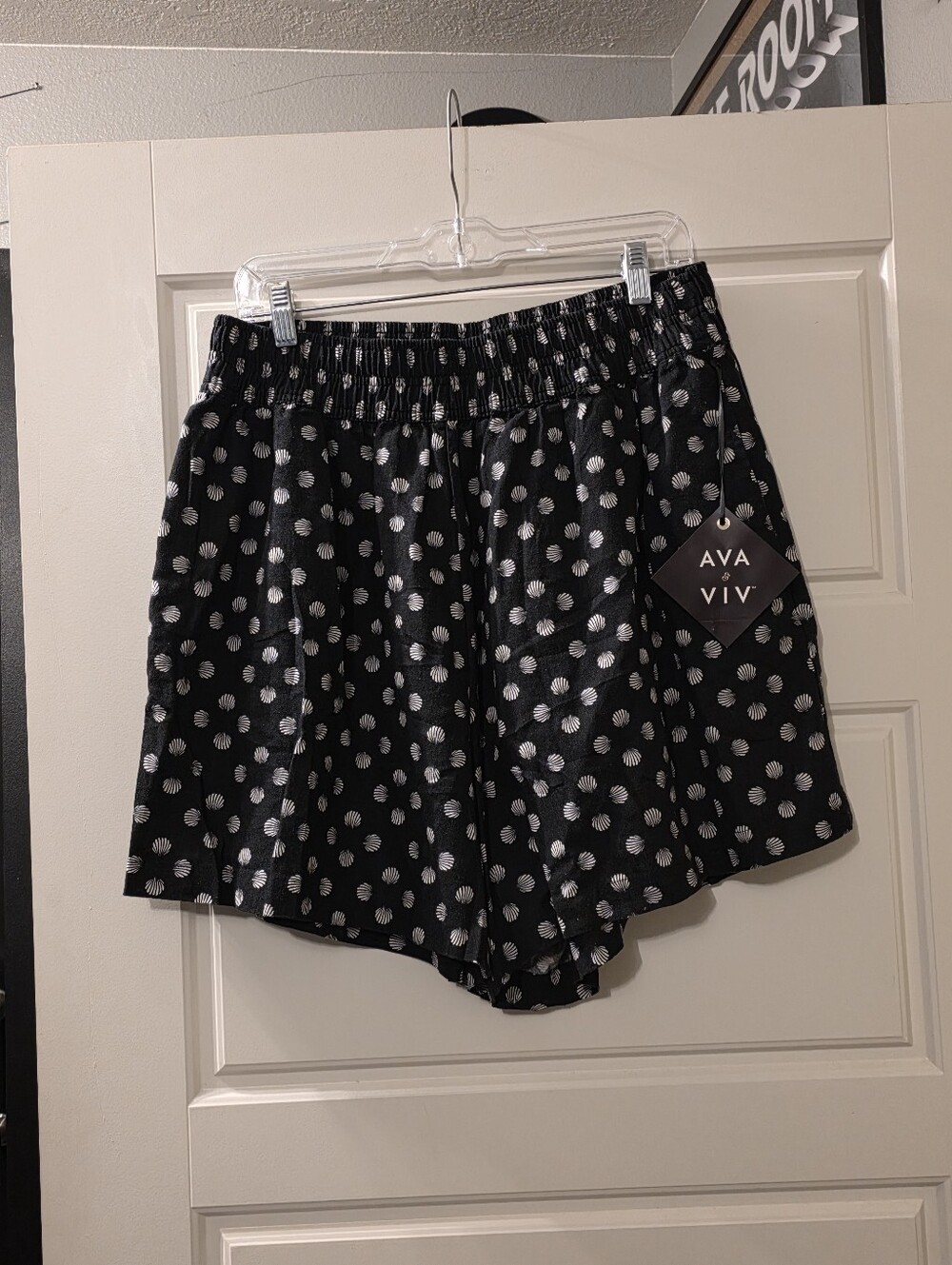 Ava & Viv Black Elastic Waist Shorts With Shell Detail Size 1X NWT
